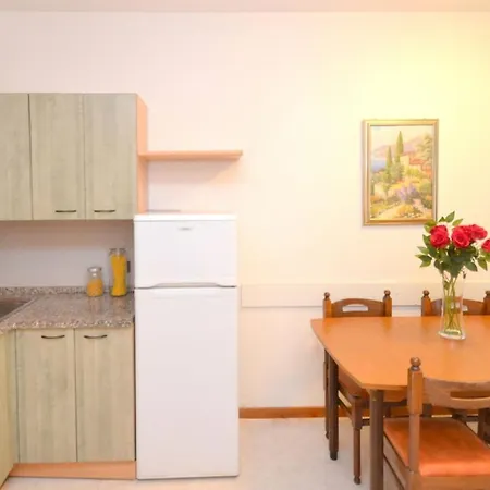 아파트 Comfortable Flat With Shared Pool 비비오네